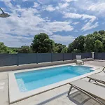 Karlo By Interhome * Pula