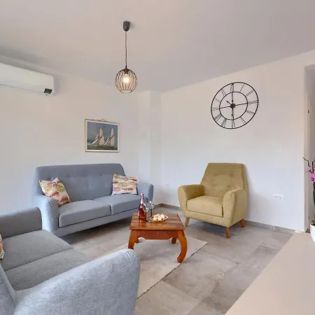 Karlo By Interhome בית נופש פולה