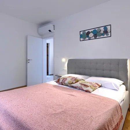 Karlo By Interhome * Pula