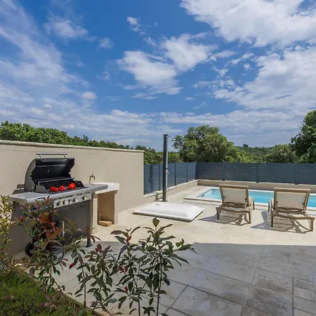 Karlo By Interhome Pula