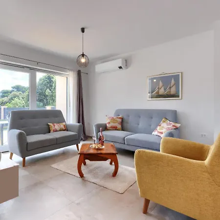 Karlo By Interhome Pula