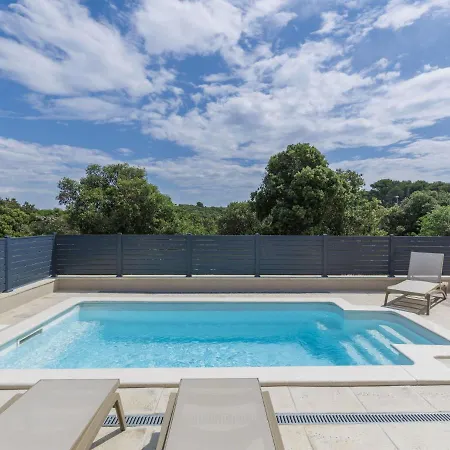 Karlo By Interhome *