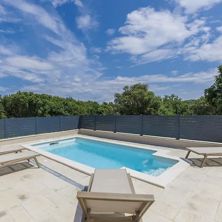 Karlo By Interhome * Pula