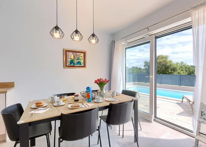 Semesterbostad Karlo By Interhome Pula