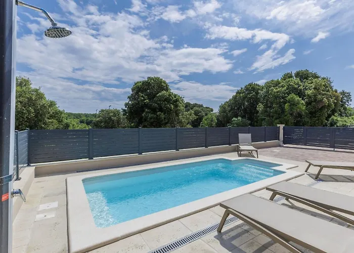 Karlo By Interhome * Пула