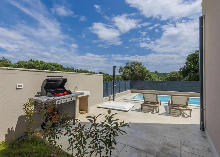 Karlo By Interhome Pula